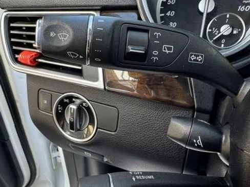 Used 2014 Mercedes-Benz ML 350 ML 350 4MATIC Sport Utility 4D w/ Premium 1 Package image 47