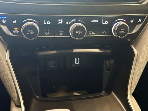 Used 2018 Honda Accord Touring image 23