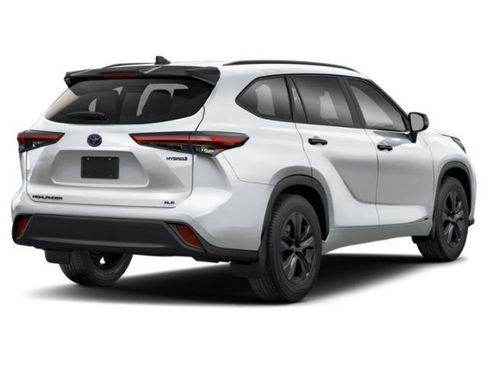 Certified 2024 Toyota Highlander XLE image 3