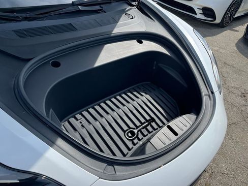 Used 2023 Tesla Model 3 Standard Range image 3