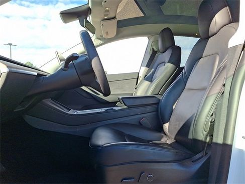 Used 2021 Tesla Model Y Long Range image 13