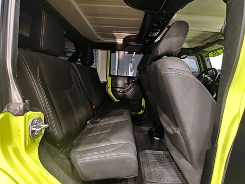 Used 2016 Jeep Wrangler Unlimited Sahara w/ Connectivity Group AWD/4WD image 16