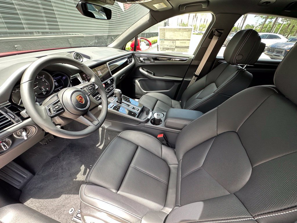 Used 2026 Porsche Macan AWD/4WD image 4