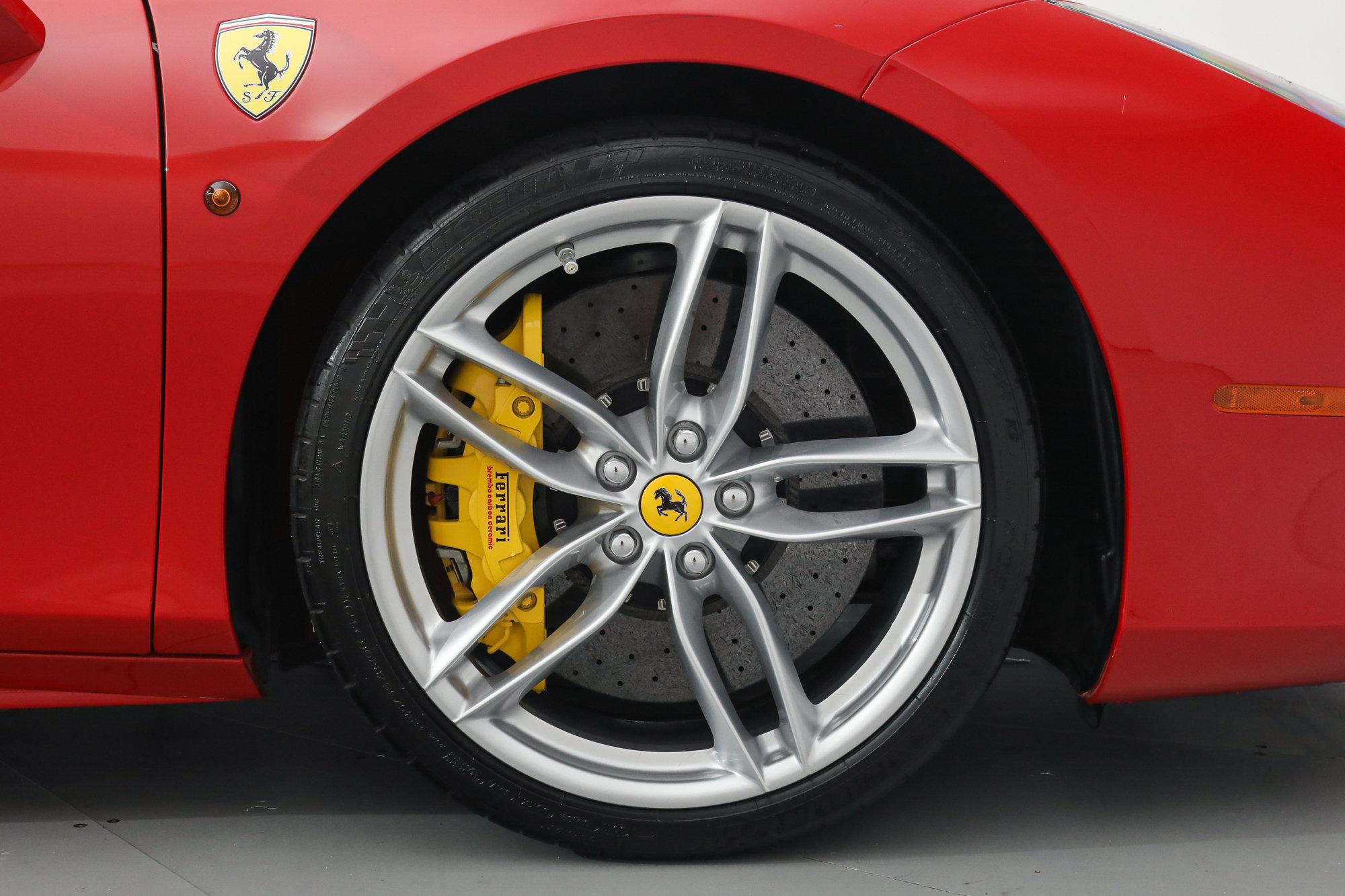 Used 2018 Ferrari 488 GTB RWD image 36