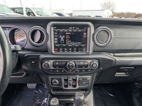 Used 2020 Jeep Gladiator Overland image 17