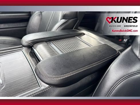 Used 2024 Jeep Wagoneer L Series II w/ Flexible Seating Group AWD/4WD image 32