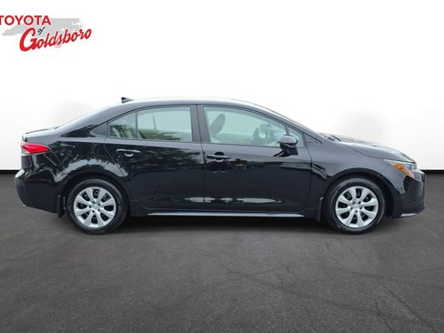 Used 2025 Toyota Corolla LE FWD image 4