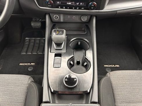 Used 2023 Nissan Rogue SV image 15