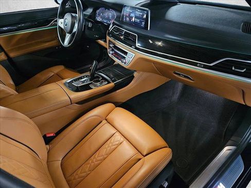 Used 2022 BMW 740i w/ M Sport Package image 20
