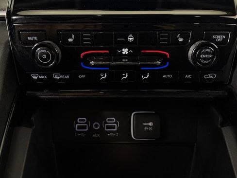Used 2023 Jeep Grand Cherokee L Limited AWD/4WD image 24