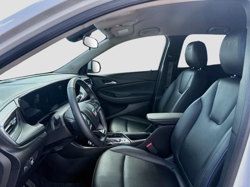 Used 2025 Buick Encore GX Sport Touring w/ Advanced Technology Package FWD image 10
