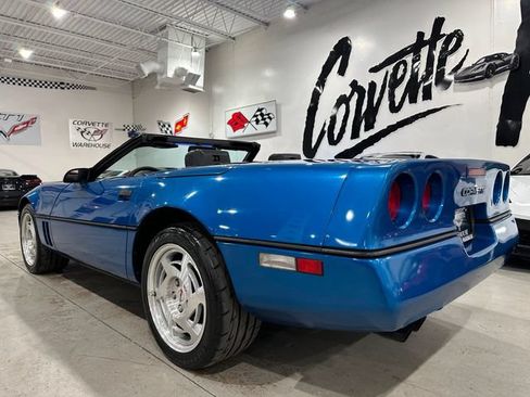 Used 1990 Chevrolet Corvette Convertible RWD image 4