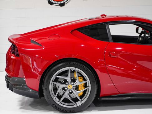 Used 2018 Ferrari 812 Superfast RWD image 22