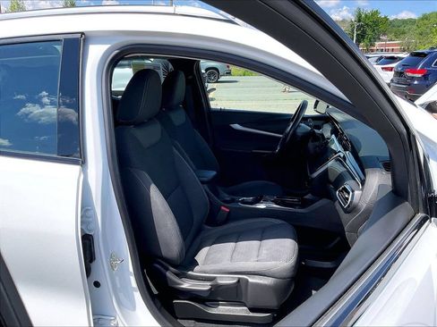 Used 2023 Chevrolet Bolt EUV LT w/ Comfort Package FWD image 11