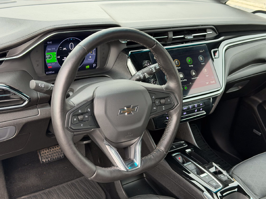Used 2023 Chevrolet Bolt LT w/ Infotainment Package FWD image 23