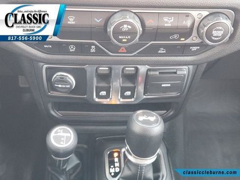 Used 2025 Jeep Wrangler Sport AWD/4WD image 20