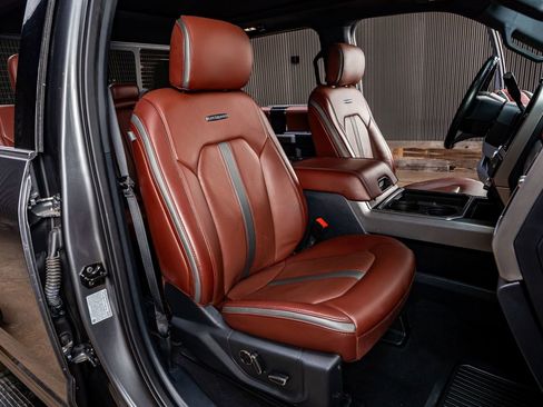 Used 2022 Ford F450 Platinum w/ FX4 Off-Road Package image 31