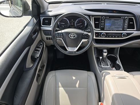 Used 2016 Toyota Highlander XLE image 29