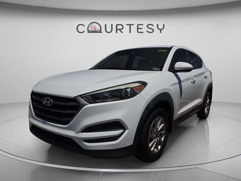 Used 2016 Hyundai Tucson SE FWD image 1