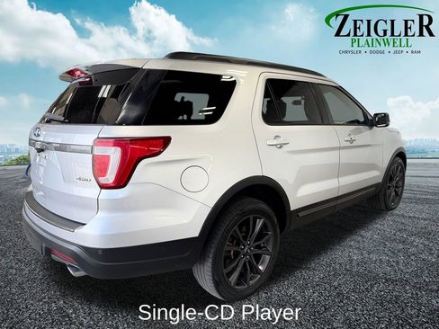 Used 2018 Ford Explorer XLT w/ XLT Appearance Package AWD/4WD image 6