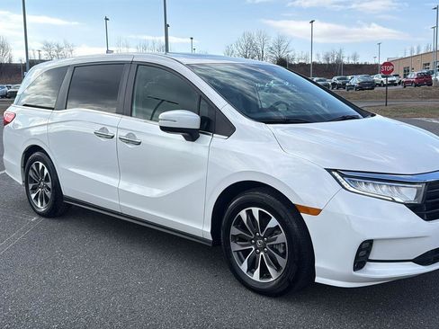 Used 2024 Honda Odyssey EX-L image 2