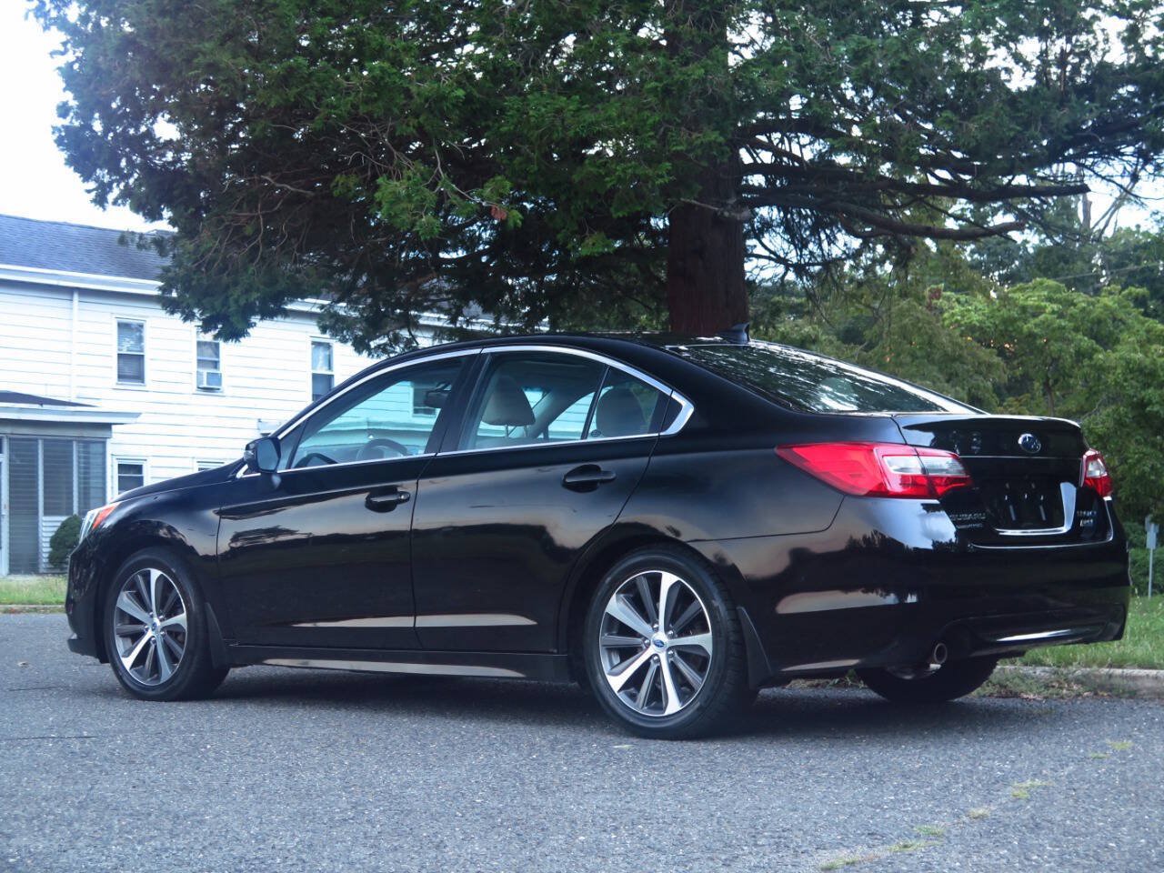 Used 2017 Subaru Legacy 2.5i Limited AWD/4WD image 3