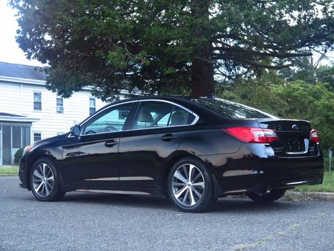 Used 2017 Subaru Legacy 2.5i Limited AWD/4WD image 3
