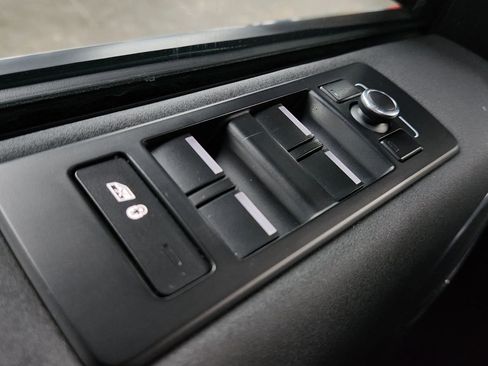 Used 2018 Land Rover Discovery HSE image 51