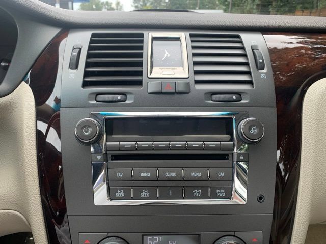 Used 2010 Cadillac DTS Luxury FWD image 18