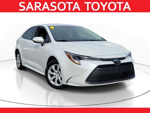 Certified 2024 Toyota Corolla LE FWD image 1