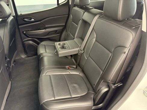 Used 2023 GMC Acadia SLT image 58