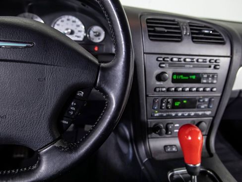 Used 2003 Ford Thunderbird image 32