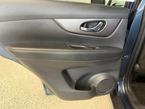 Used 2016 Nissan Rogue SV AWD/4WD image 26