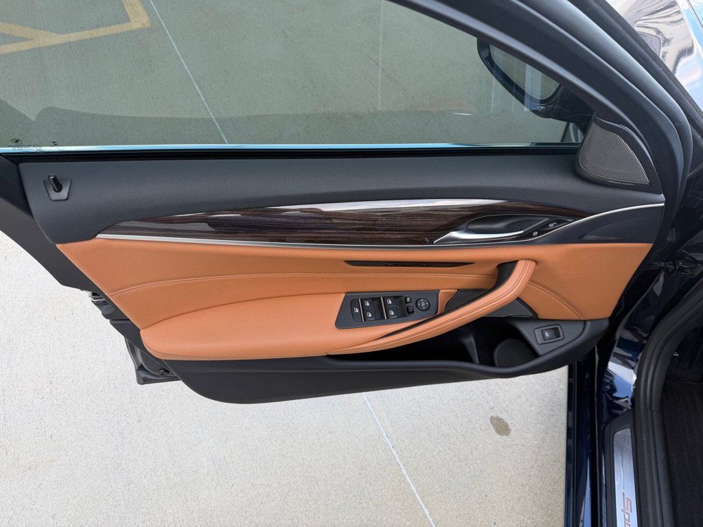Used 2018 BMW 540i xDrive AWD/4WD image 8