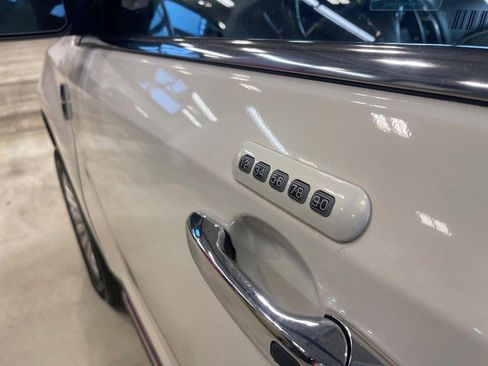 Used 2013 Lincoln MKX AWD image 19