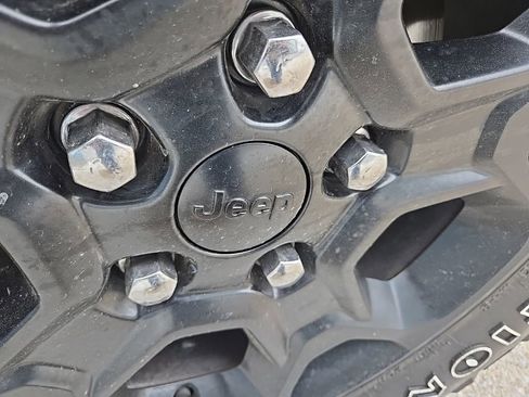 Used 2023 Jeep Wrangler Unlimited AWD/4WD image 33