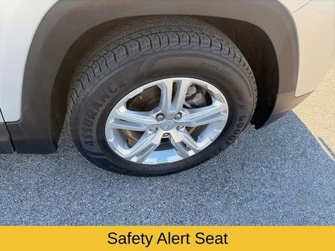 Used 2022 GMC Terrain SLE w/ Driver Convenience Package image 34