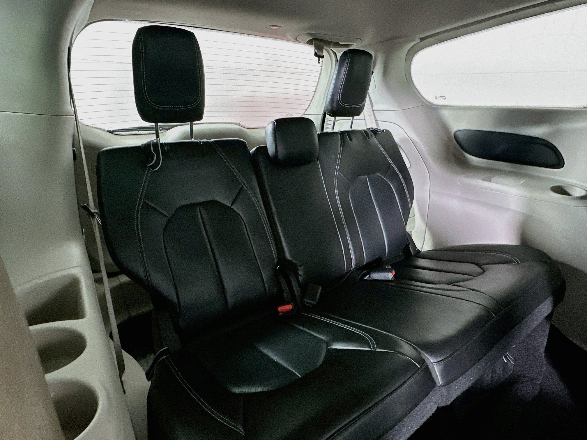 Used 2023 Chrysler Pacifica Touring-L FWD image 25
