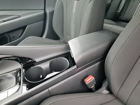 New 2025 Hyundai Elantra SEL image 22