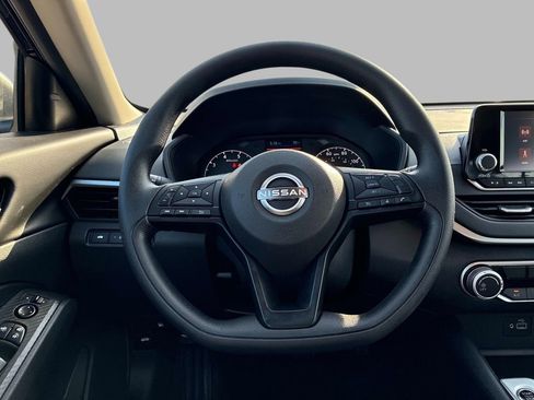 Used 2024 Nissan Altima 2.5 S FWD image 15
