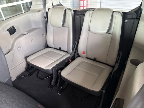 Used 2015 Ford Transit Connect Titanium image 10