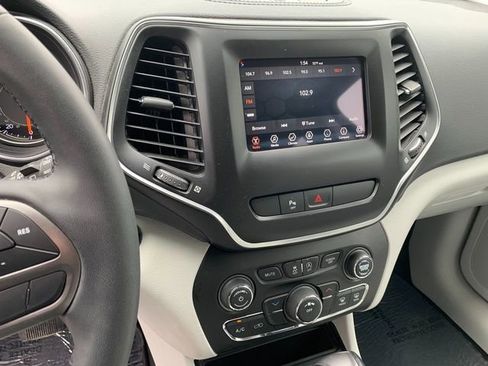 Used 2020 Jeep Cherokee Latitude Plus image 23