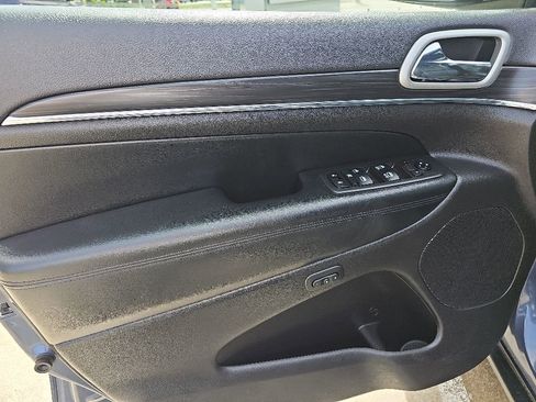 Used 2021 Jeep Grand Cherokee Limited AWD/4WD image 15