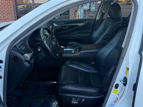 Used 2013 Lexus LS 460 w/ Comfort Pkg image 28