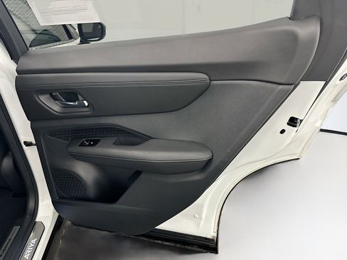 Used 2024 Nissan Ariya AWD image 31