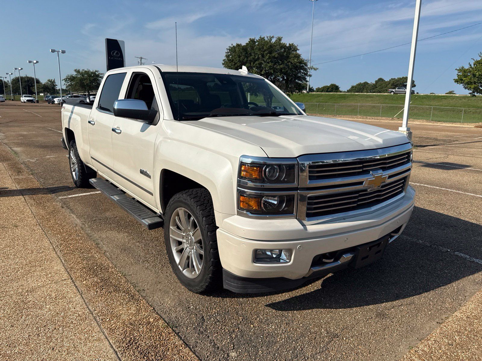 Used 2015 Chevrolet Silverado 1500 High Country w/ High Country Premium Package AWD/4WD image 3