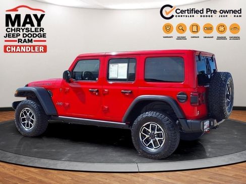 Used 2025 Jeep Wrangler Unlimited Rubicon AWD/4WD image 3