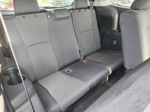 Used 2021 Toyota Highlander LE AWD/4WD image 12