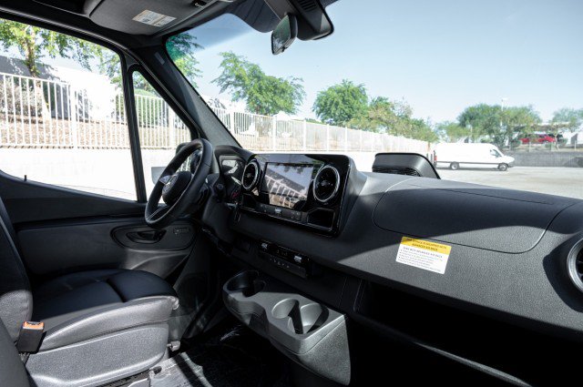 Used 2025 Mercedes-Benz Sprinter 2500 image 17