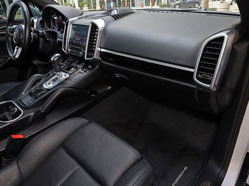 Used 2018 Porsche Cayenne Platinum Edition image 37
